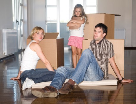 Packing and organizing household items for a Southhornchurch local move